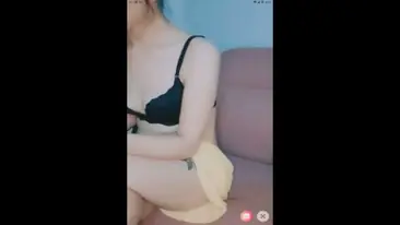 Live Show Monic Cewek Hot Ngewe Brutal Sampe Memek Basah Banjir