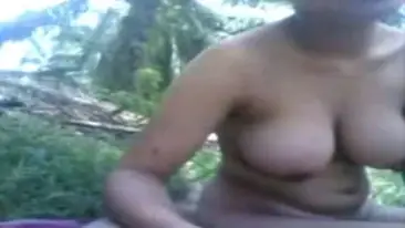 Ngentot Pacar Liar di Hutan Becek Ganas